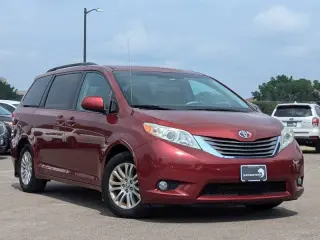 2012 Toyota Sienna XLE 7-Passenger Auto Access Seat