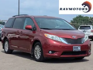 2012 Toyota Sienna XLE 7-Passenger Auto Access Seat