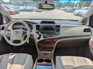 2012 Toyota Sienna XLE 7-Passenger Auto Access Seat