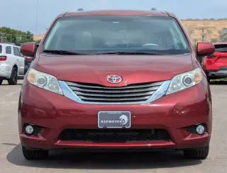 2012 Toyota Sienna XLE 7-Passenger Auto Access Seat