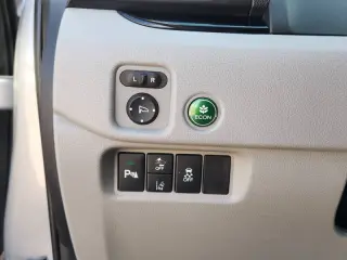 2022 Honda Pilot Touring w/Rear Captain's Chairs