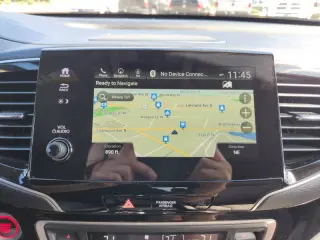 2022 Honda Pilot Touring w/Rear Captain's Chairs
