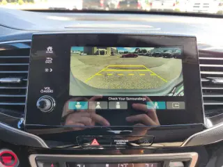 2022 Honda Pilot Touring w/Rear Captain's Chairs
