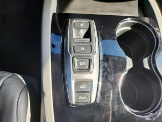 2022 Honda Pilot Touring w/Rear Captain's Chairs