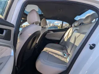 2023 Genesis G70 3.3T Standard