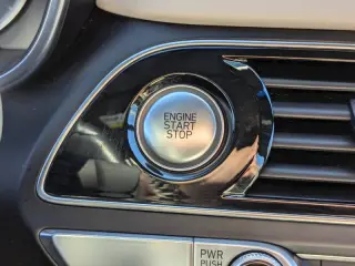 2023 Genesis G70 3.3T Standard