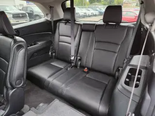 2020 Honda Pilot Touring w/Rear Captain's Chairs