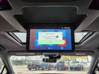 2020 Honda Pilot Touring w/Rear Captain's Chairs