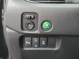 2020 Honda Pilot Touring w/Rear Captain's Chairs