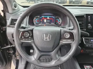 2020 Honda Pilot Touring w/Rear Captain's Chairs