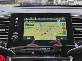2020 Honda Pilot Touring w/Rear Captain's Chairs