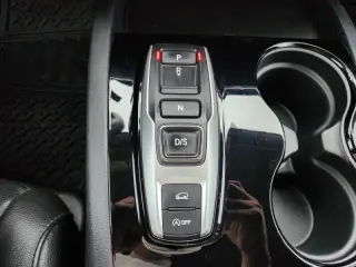 2020 Honda Pilot Touring w/Rear Captain's Chairs