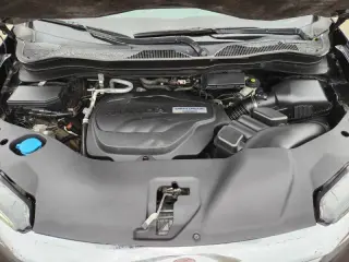 2020 Honda Pilot Touring w/Rear Captain's Chairs