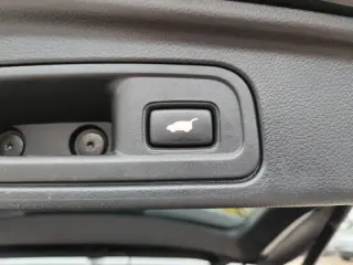 2020 Honda Pilot Touring w/Rear Captain's Chairs