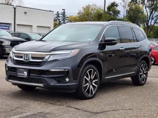 2020 Honda Pilot Touring w/Rear Captain's Chairs