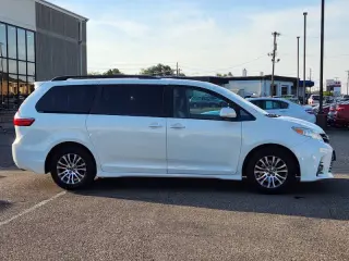 2018 Toyota Sienna XLE 7-Passenger Auto Access Seat