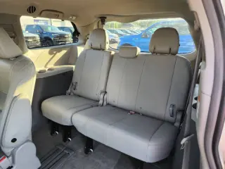 2018 Toyota Sienna XLE 7-Passenger Auto Access Seat