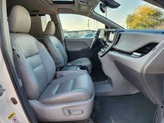 2018 Toyota Sienna XLE 7-Passenger Auto Access Seat