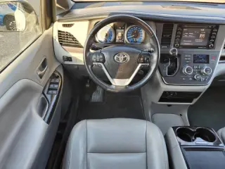 2018 Toyota Sienna XLE 7-Passenger Auto Access Seat
