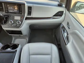 2018 Toyota Sienna XLE 7-Passenger Auto Access Seat