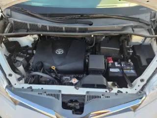 2018 Toyota Sienna XLE 7-Passenger Auto Access Seat