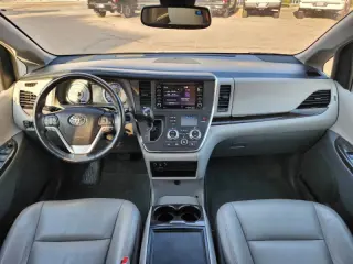 2018 Toyota Sienna XLE 7-Passenger Auto Access Seat