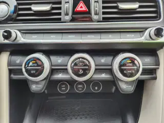 2023 Genesis G70 3.3T Standard