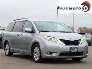 2014 Toyota Sienna XLE 7-Passenger Auto Access Seat