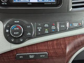 2014 Toyota Sienna XLE 7-Passenger Auto Access Seat