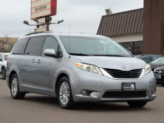2014 Toyota Sienna XLE 7-Passenger Auto Access Seat