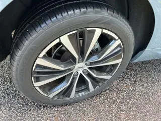 Volvo XC60 2023 B5 Plus Dark Theme 4dr SUV