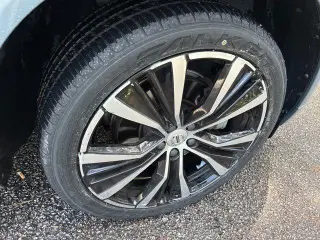 Volvo XC60 2023 B5 Plus Dark Theme 4dr SUV
