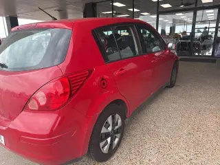 Nissan Versa 2012 1.8 S 4dr Hatchback 6M