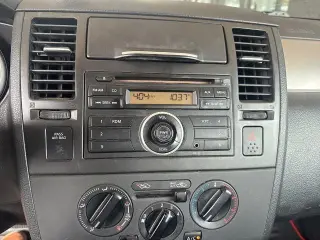 Nissan Versa 2012 1.8 S 4dr Hatchback 6M