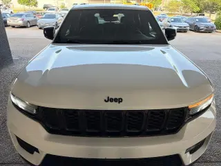 Jeep Grand Cherokee 2024 4x2 Laredo A 4dr SUV