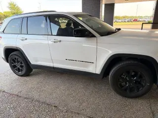 Jeep Grand Cherokee 2024 4x2 Laredo A 4dr SUV