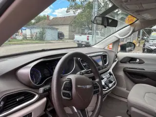 2021 Chrysler Voyager LX