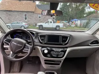 2021 Chrysler Voyager LX