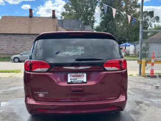 2021 Chrysler Voyager LX