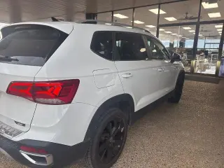 Volkswagen Taos 2022 SEL 4dr SUV