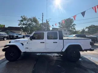 2022 Jeep Gladiator Willys