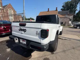 2022 Jeep Gladiator Willys