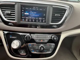 2021 Chrysler Voyager LX