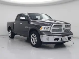 Ram 1500 2018 4x2 Laramie 4 puertas Cabina Doble 5.5 pies. Camioneta corta