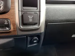Ram 1500 2018 4x2 Laramie 4 puertas Cabina Doble 5.5 pies. Camioneta corta