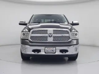 Ram 1500 2018 4x2 Laramie 4 puertas Cabina Doble 5.5 pies. Camioneta corta
