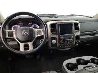 Ram 1500 2018 4x2 Laramie 4 puertas Cabina Doble 5.5 pies. Camioneta corta