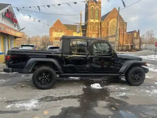 2022 Jeep Gladiator Willys