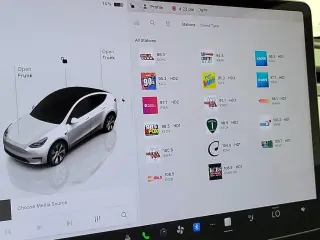 Tesla Model Y 2023 AWD Long Range 4dr Crossover