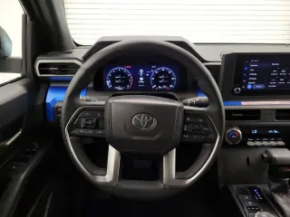 Toyota Tacoma 2025 4x4 SR5 4dr Double Cab 5.0 ft SB